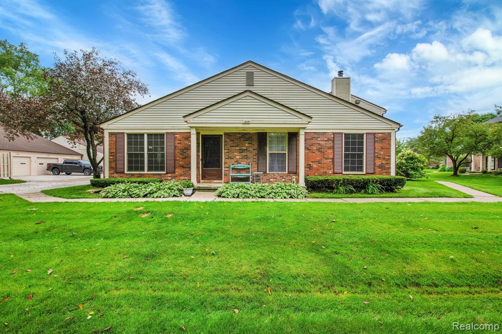 1529 DOVER Hill N, Walled Lake, MI 48390 — front exterior