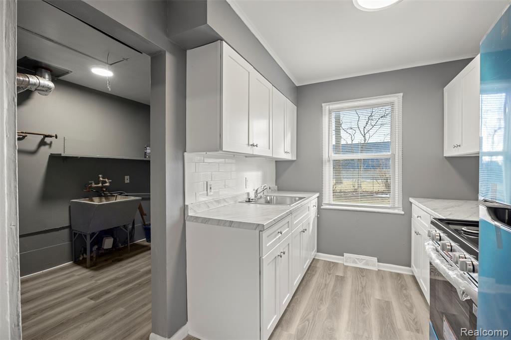 10731 Albany Street, Oak Park, MI 48237 — Photo 9