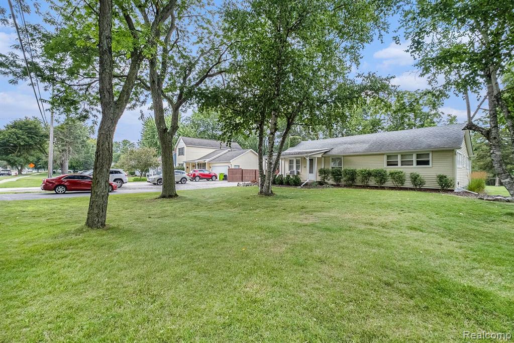 516 North Road, Fenton, MI 48430 — Photo 3