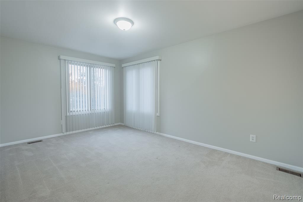 44613 New Hampshire Drive, Clinton Twp, MI 48038 — Photo 21
