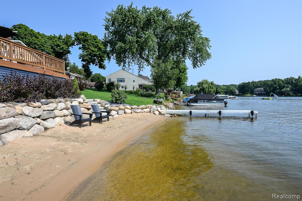 8453 WOODLAND SHORE Drive, Brighton, MI 48114 — Photo 21
