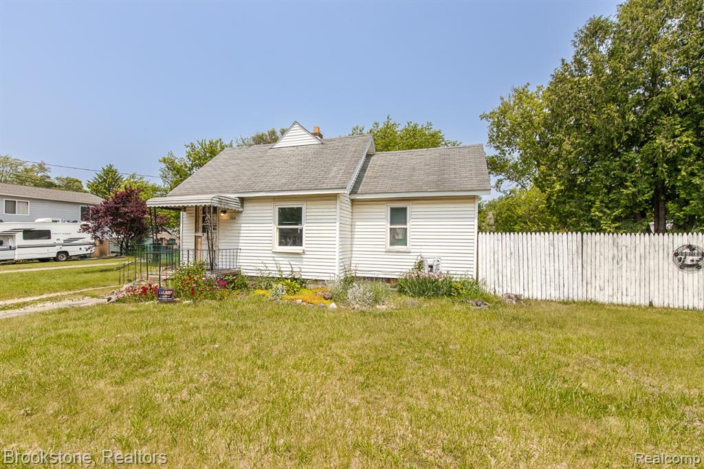 725 E Sherman Street, Holly, MI 48442 — Photo 2
