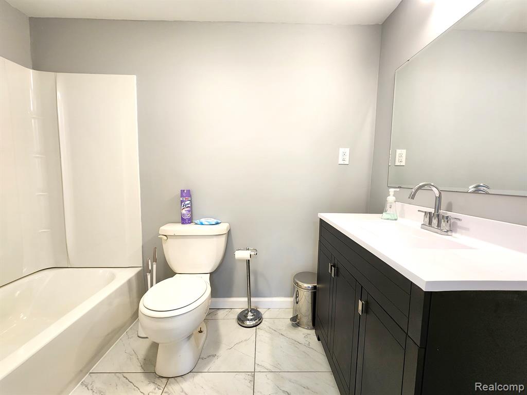 5082 CENTER Road, Grand Blanc, MI 48439 — Photo 38