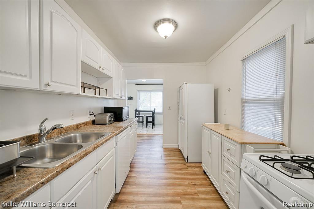 861 W LEWISTON Avenue, Ferndale, MI 48220 — Photo 9