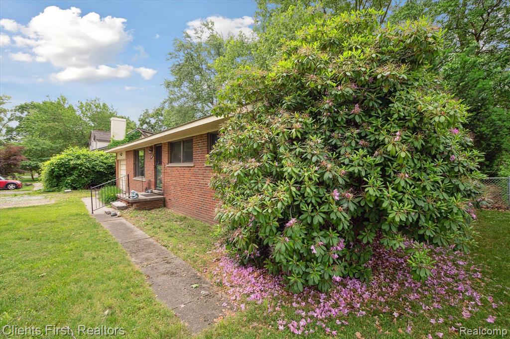 9243 HIX Road, Livonia, MI 48150 — Photo 3