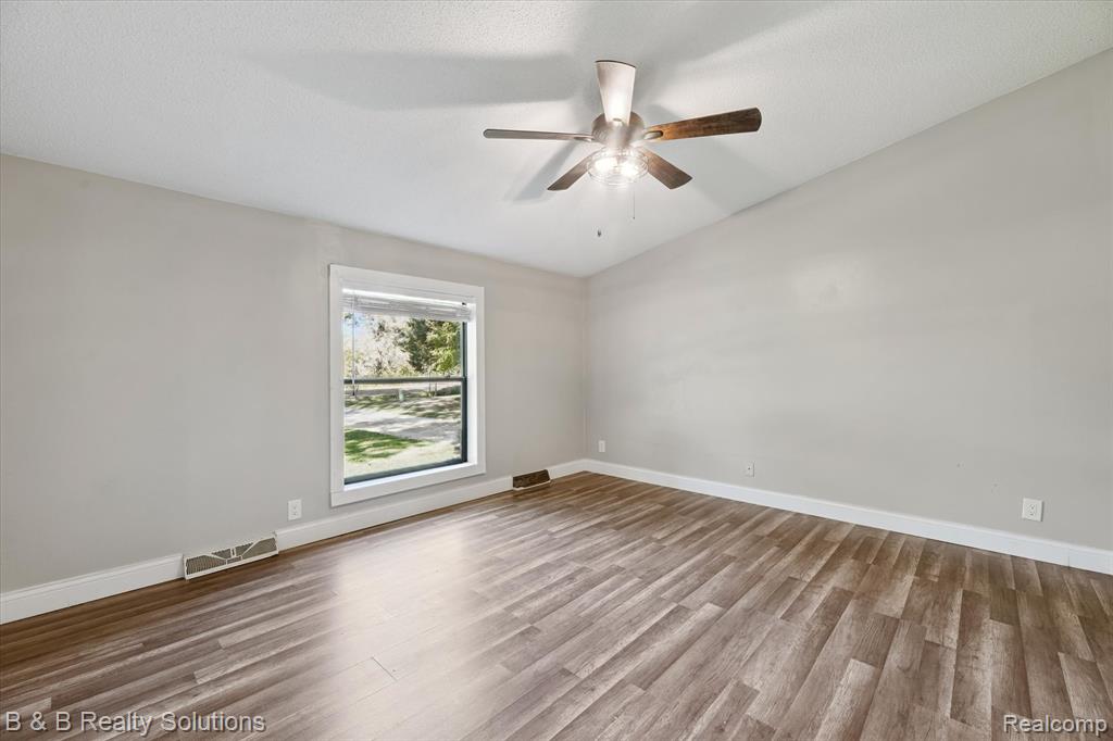 6692 JONES Road, North Branch, MI 48461 — Photo 22