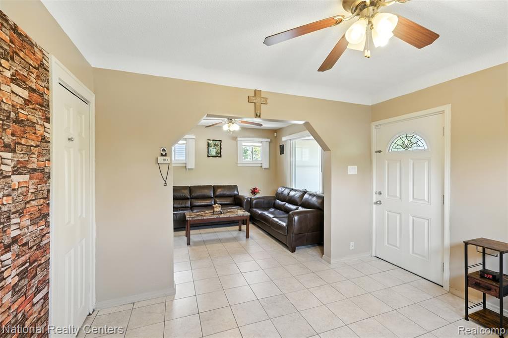 1041 Adeline Street, Highland Park, MI 48203 — Photo 8