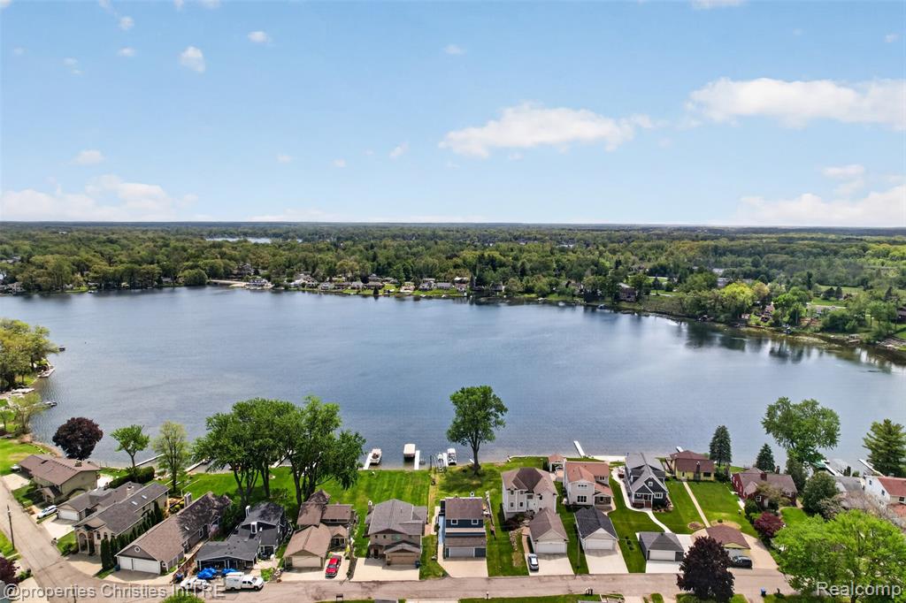 10219 Lakeside Drive, White Lake, MI — Photo 42