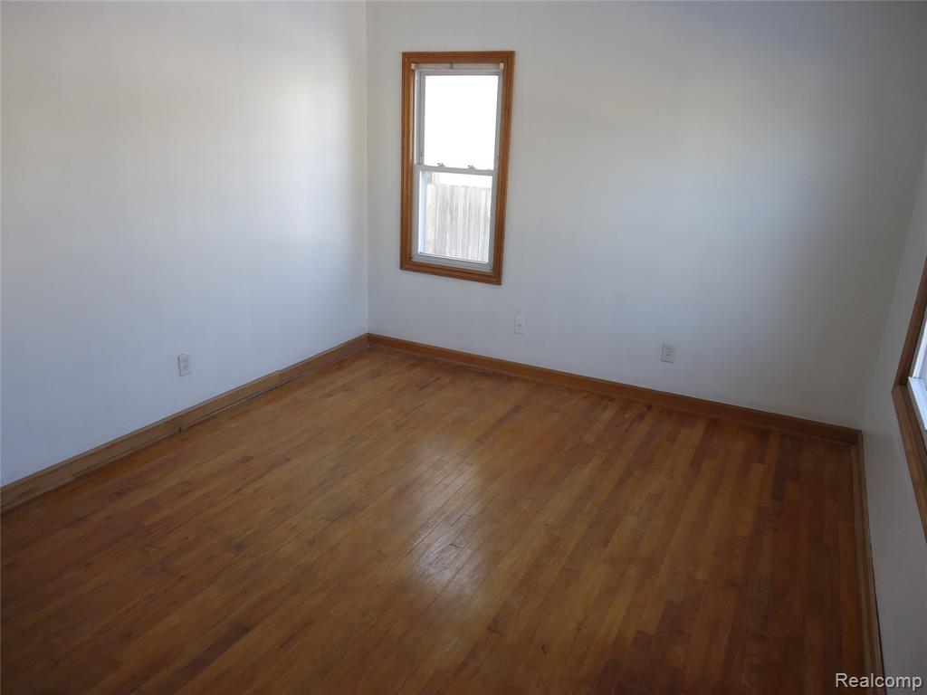 829 HUDSON Street, Wyandotte, MI 48192 — Photo 6
