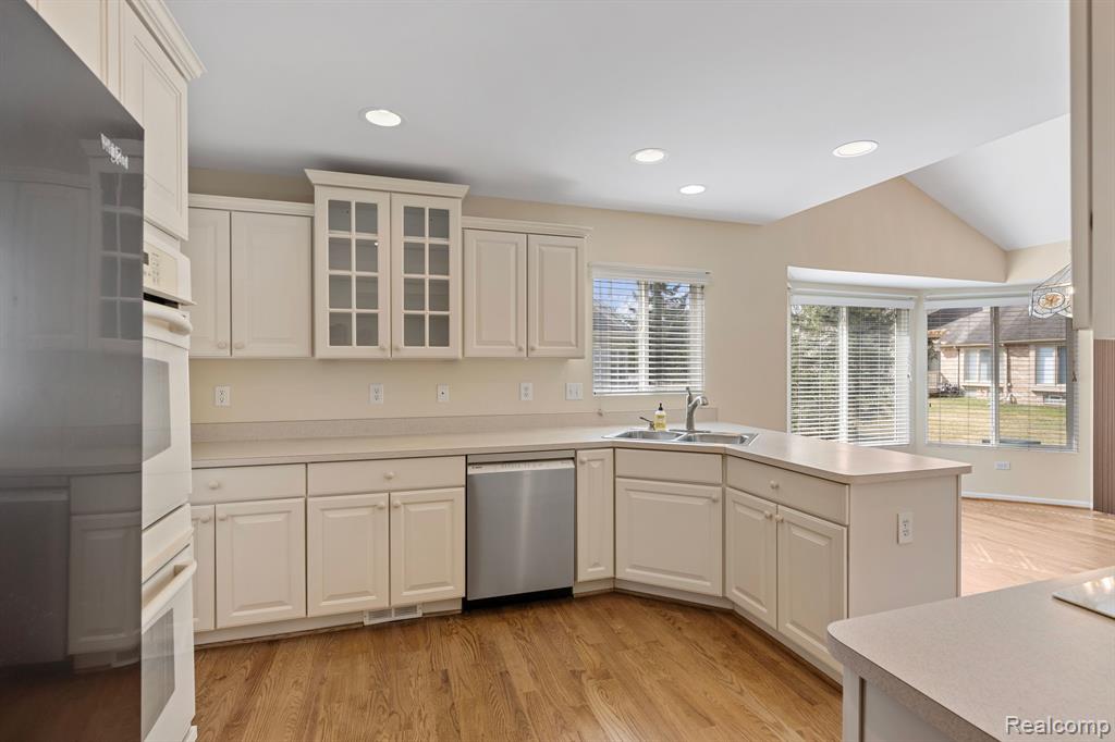 52497 WESTFIELD Drive, Macomb, MI 48042 — Photo 4