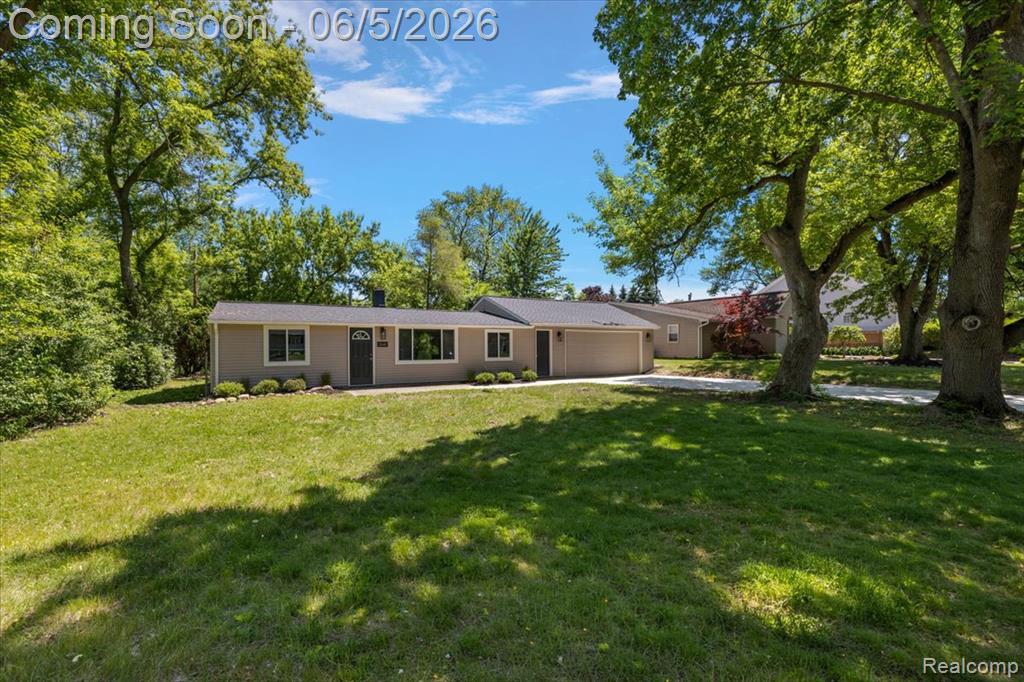 2148 Hoeft Drive, Commerce Twp, MI 48390 — Photo 2