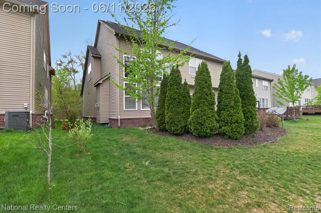 27412 Victoria Road, Novi, MI — Photo 44