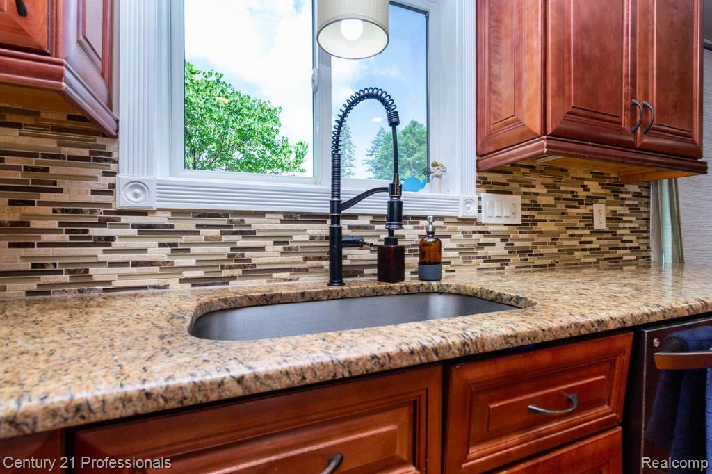 671 Bridgestone Drive, Rochester Hills, MI 48309 — Photo 14