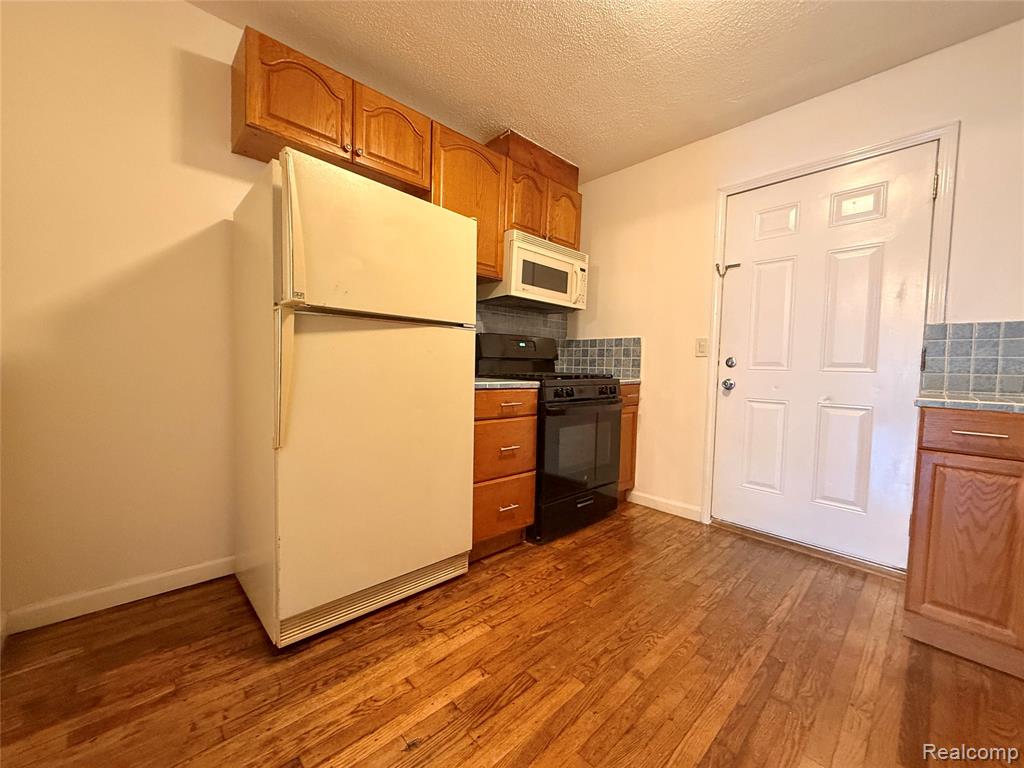 738 W Atherton Road, Flint, MI 48507 — Photo 7