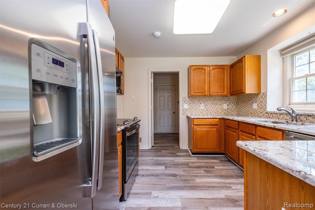 41841 RIVERWOOD Court, Canton, MI 48187 — Photo 12