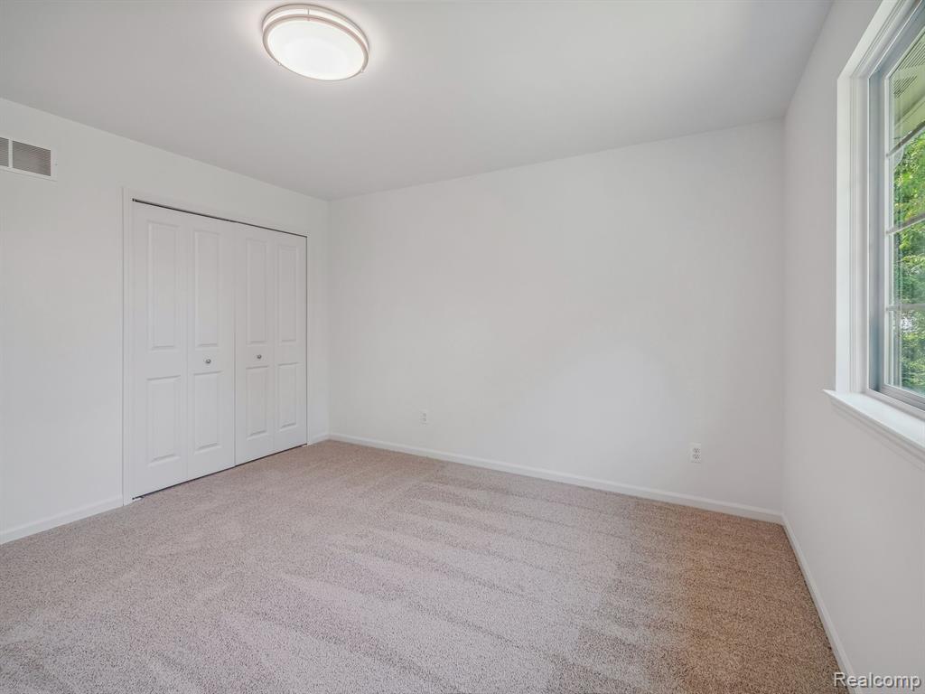 46840 TIMBERLAND Street, Belleville, MI 48111 — Photo 27