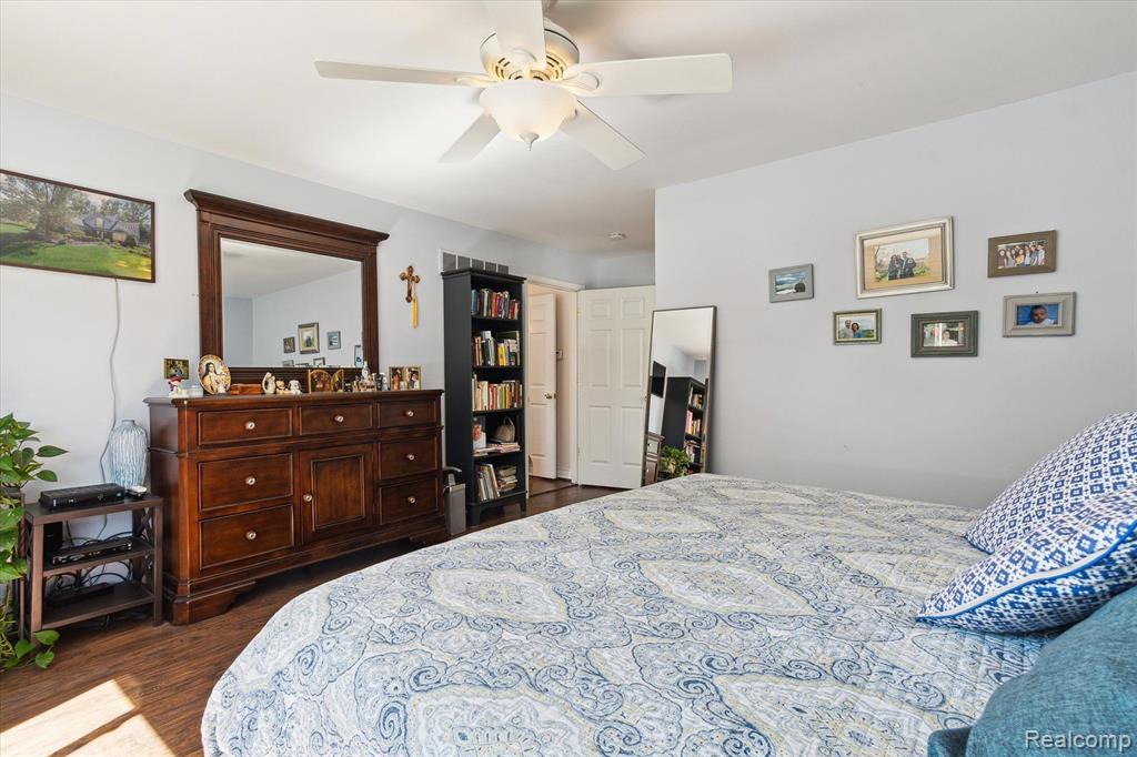 21111 GREENBRIAR Lane, South Lyon, MI 48178 — Photo 18