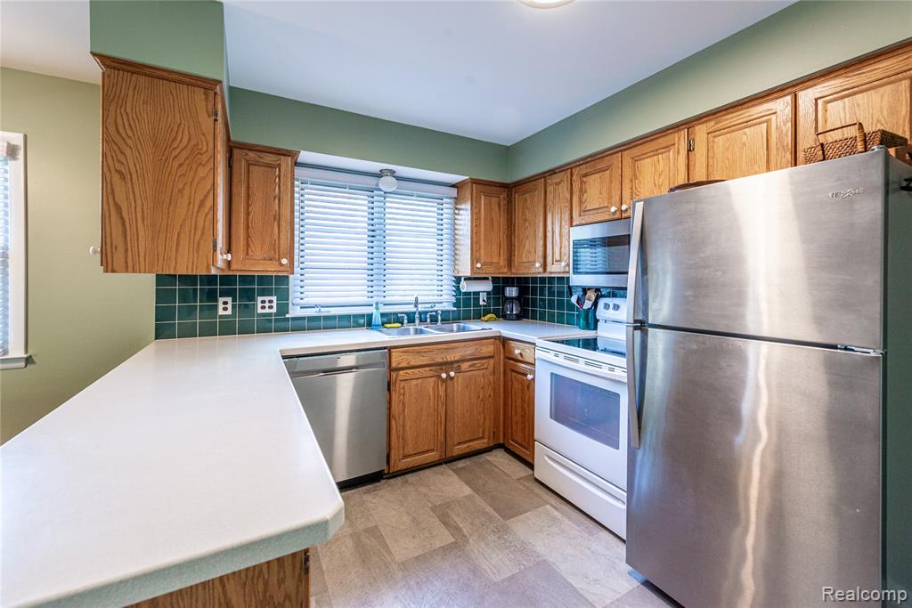 4220 Arlington Drive, Royal Oak, MI 48073 — Photo 2
