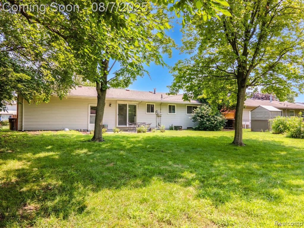43403 Vivian Drive, Sterling Heights, MI 48313 — Photo 33