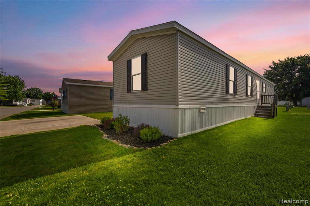 46545 Le Grande Boulevard, 978, Macomb, MI 48044 — front exterior