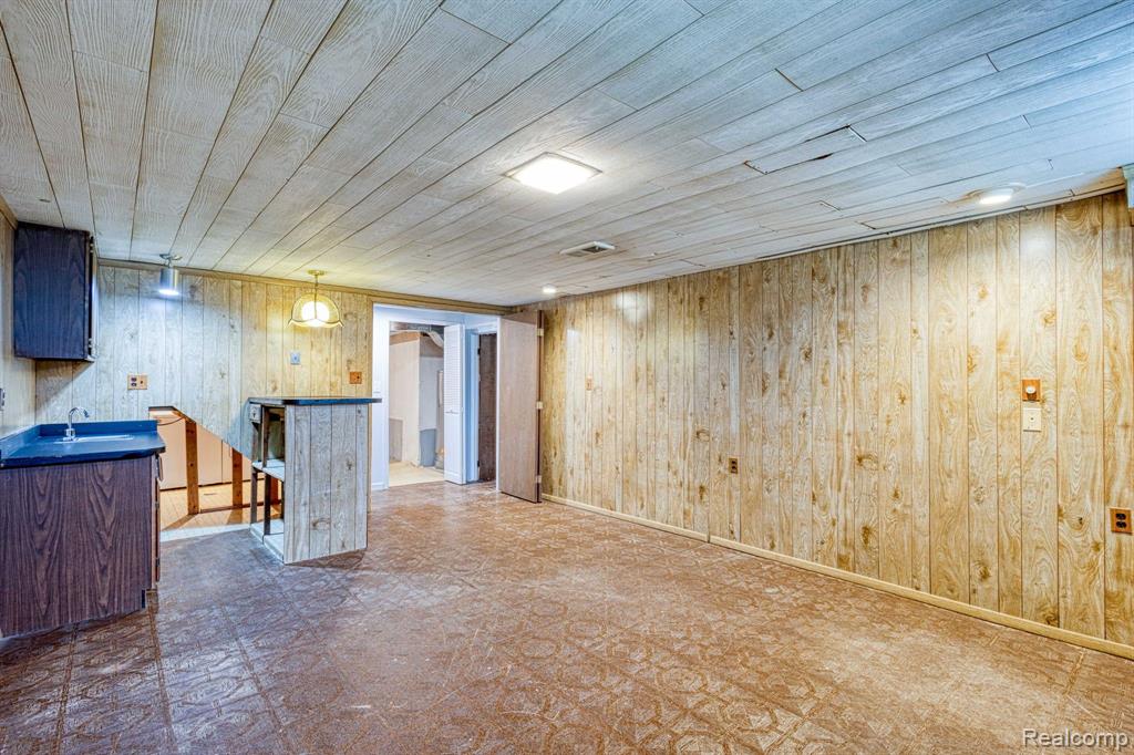 26188 SUMMERDALE Drive, Southfield, MI 48033 — Photo 31