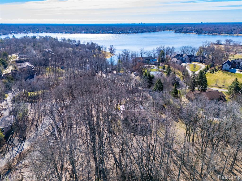 4710 Cove Road, West Bloomfield, MI 48323 — Photo 62