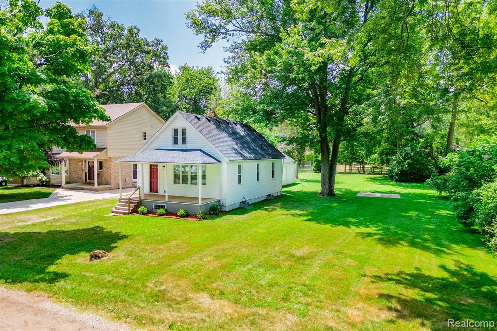 25450 6th Street, Grosse Ile, MI 48138