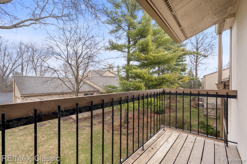23127 Farmington Road, Farmington, MI 48336 — Photo 43