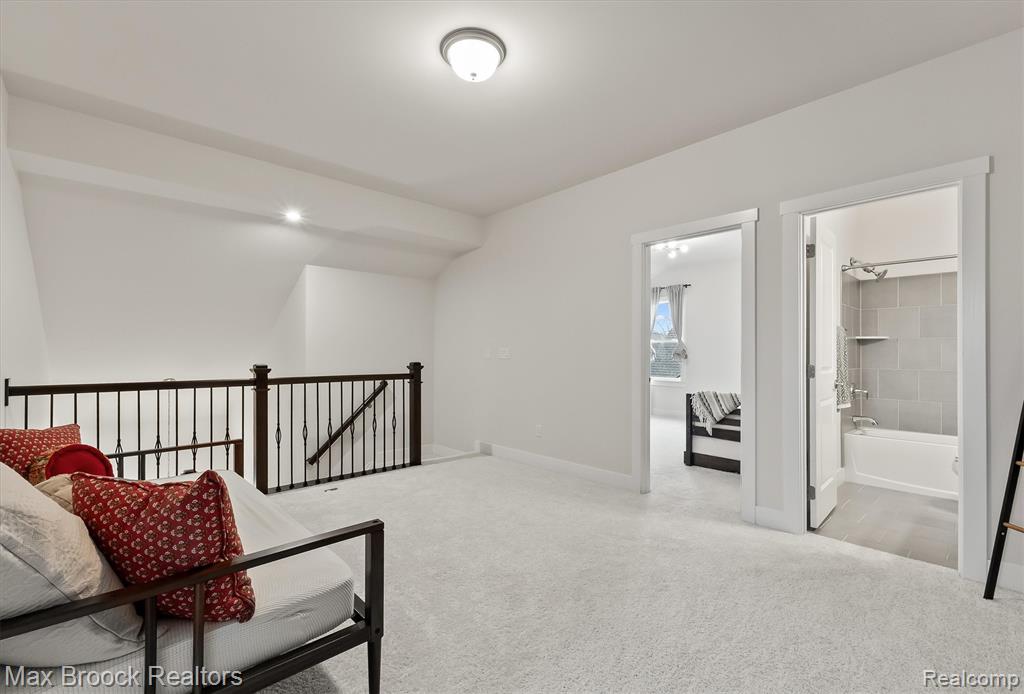 5526 Helmsdale Boulevard, West Bloomfield, MI — Photo 33