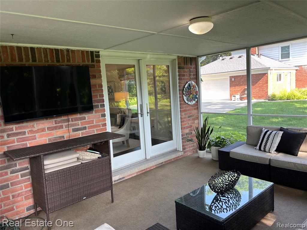 5963 Barnstable Court, West Bloomfield, MI — Photo 9