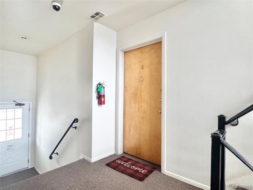 8211 DENWOOD Drive, 6, Sterling Heights, MI 48312 — Photo 14