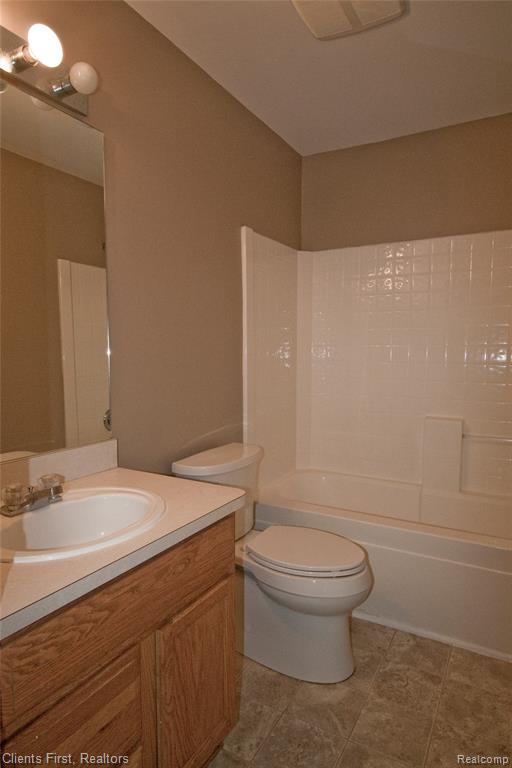 8543 Barrington Drive, Ypsilanti, MI 48198 — Photo 28