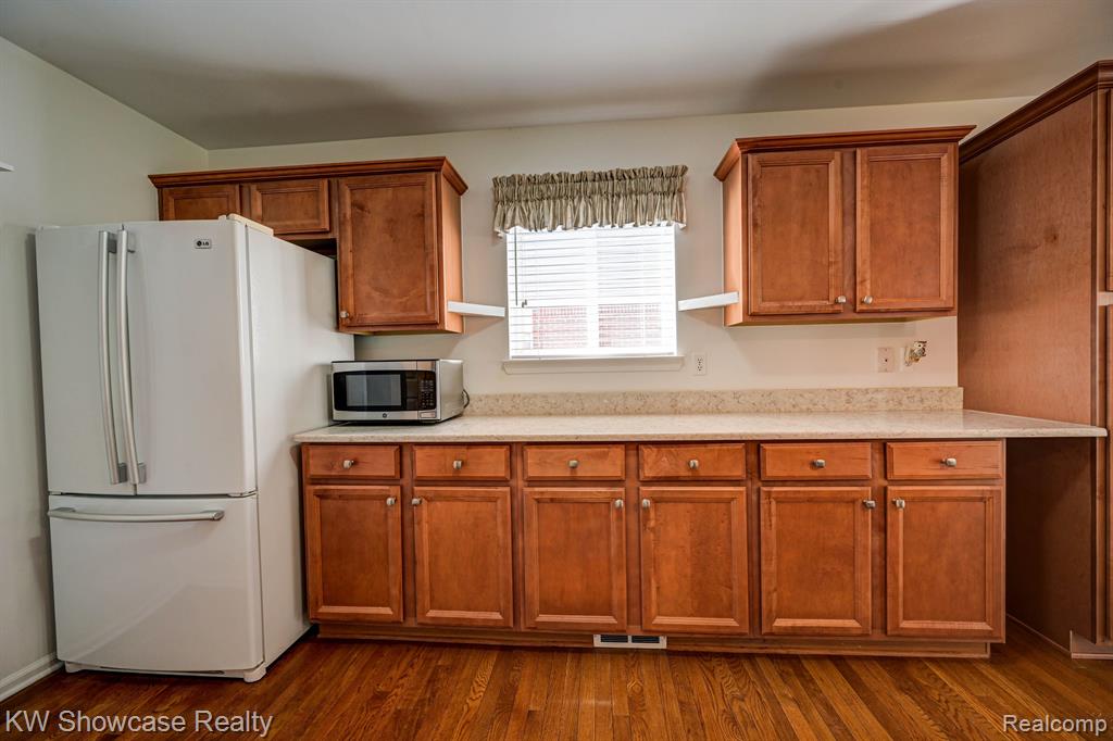 1074 ANDOVER Circle, Commerce Twp, MI 48390 — Photo 20