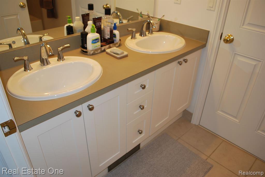49664 TAFT Lane, Canton, MI 48188 — Photo 56
