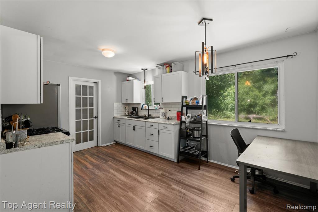 227 W Peterson Drive, Brighton, MI 48114 — Photo 7