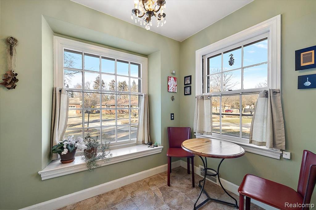 17601 Cambridge Boulevard, Lathrup Village, MI 48076 — Photo 26