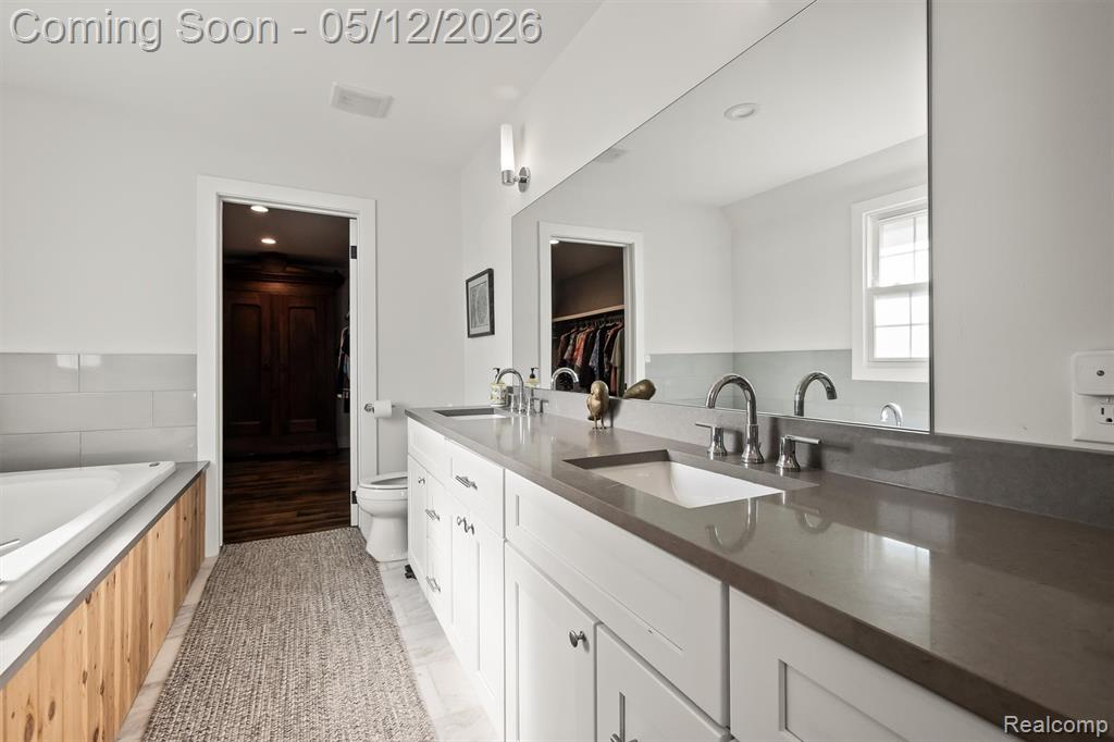 6390 Commerce Road, West Bloomfield, MI 48324 — Photo 23