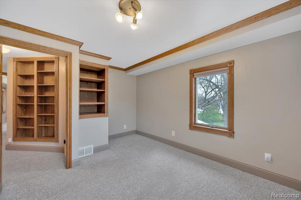 10352 HEGEL Road, Goodrich Vlg, MI — Photo 16