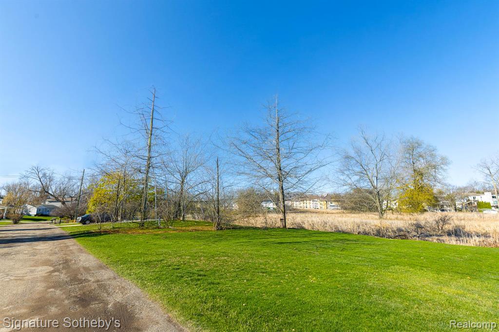 1105 Oregon Boulevard, Waterford, MI 48327 — Photo 19