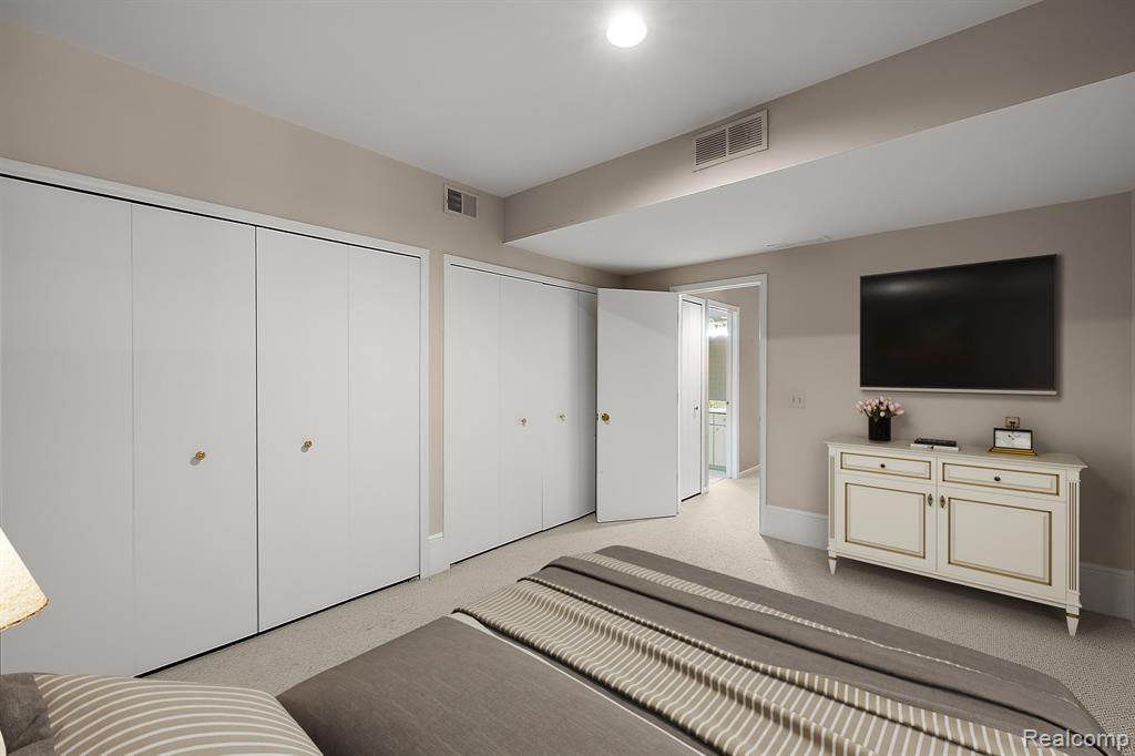 2401 HICKORY GLEN Drive, Bloomfield Hills, MI 48304 — Photo 25