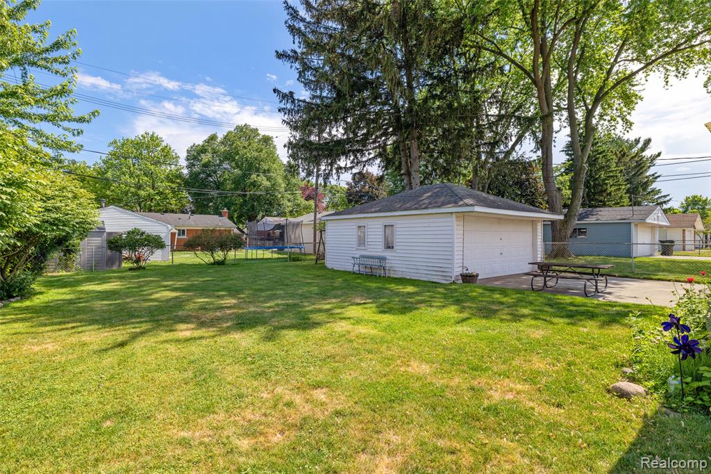 9086 Shannon Drive, Sterling Heights, MI 48314 — Photo 31