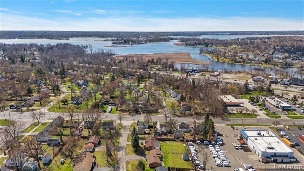 43 FERNBARRY Drive, Waterford, MI 48328 — Photo 39