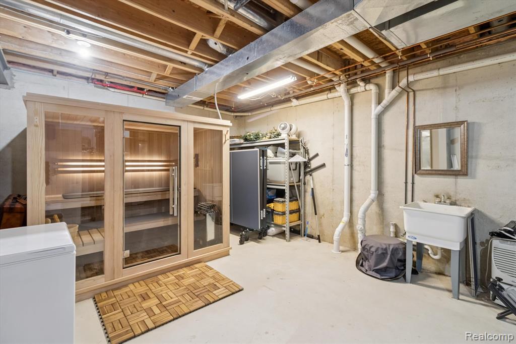 935 Mildred J Court, Brighton, MI 48116 — Photo 38