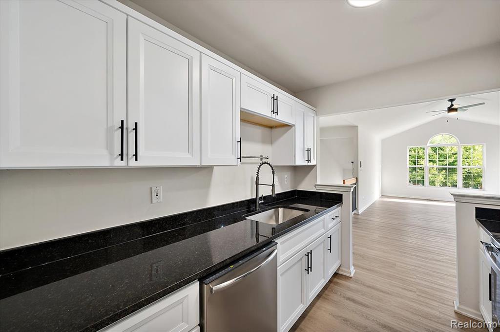 56150 Chesapeake Trail, Shelby Twp, MI 48316 — Photo 17