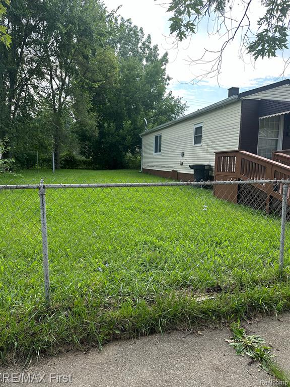 9136 HOLCOMB Street, Detroit, MI 48213 — Photo 3
