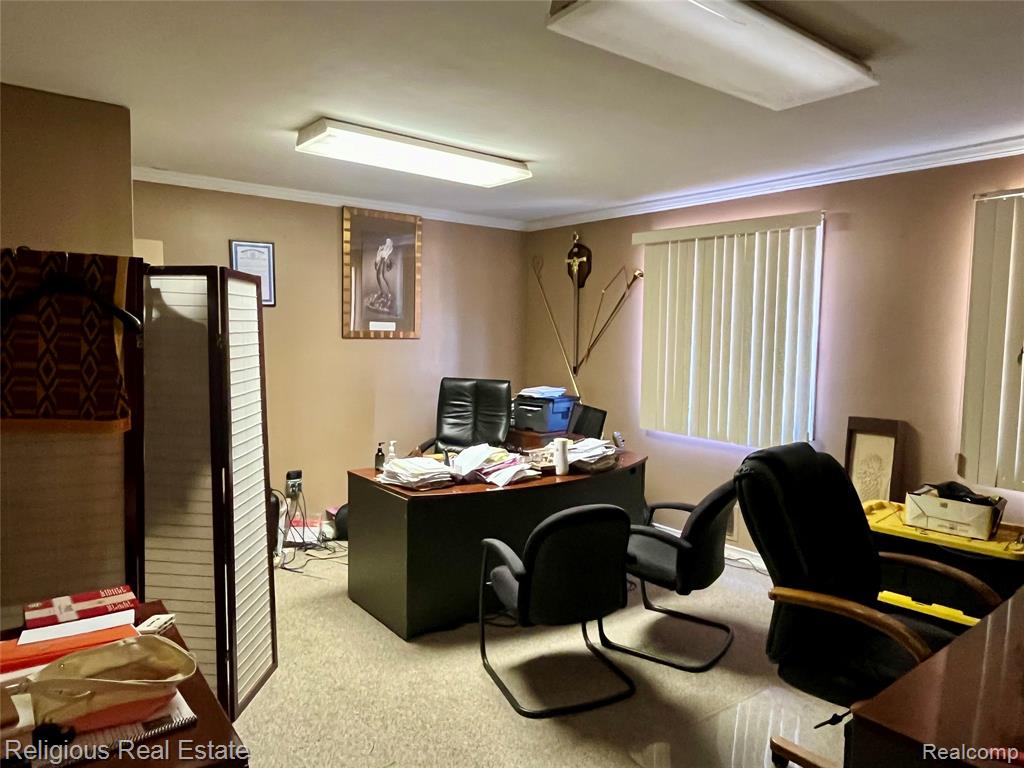 114 S Genesee Avenue - Photo 3