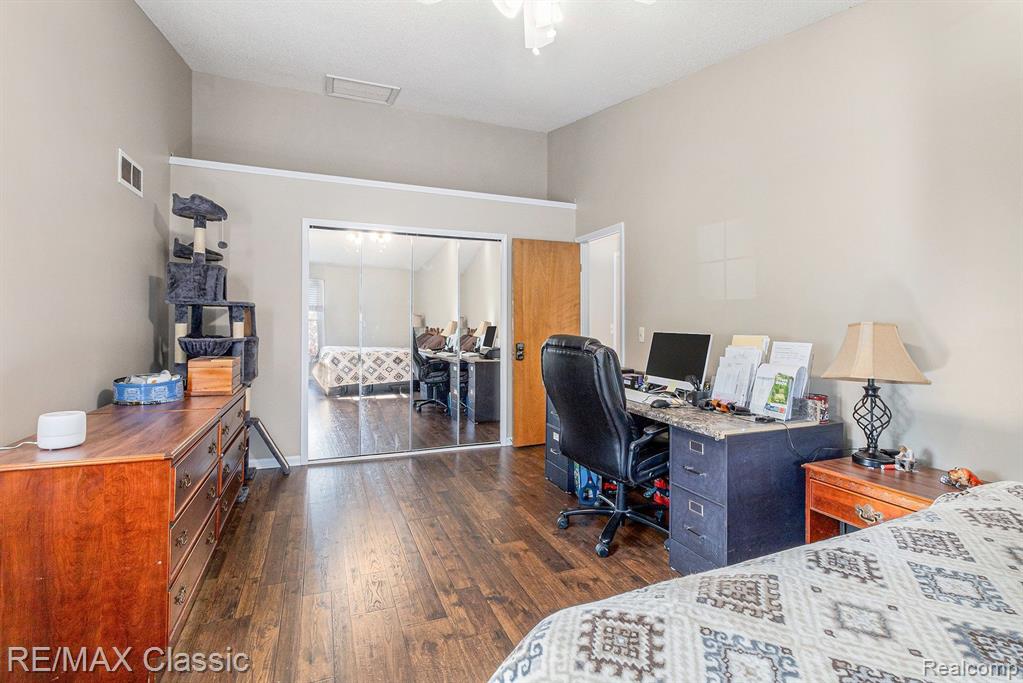 42173 OLD POND Circle, Plymouth, MI 48170 — Photo 19