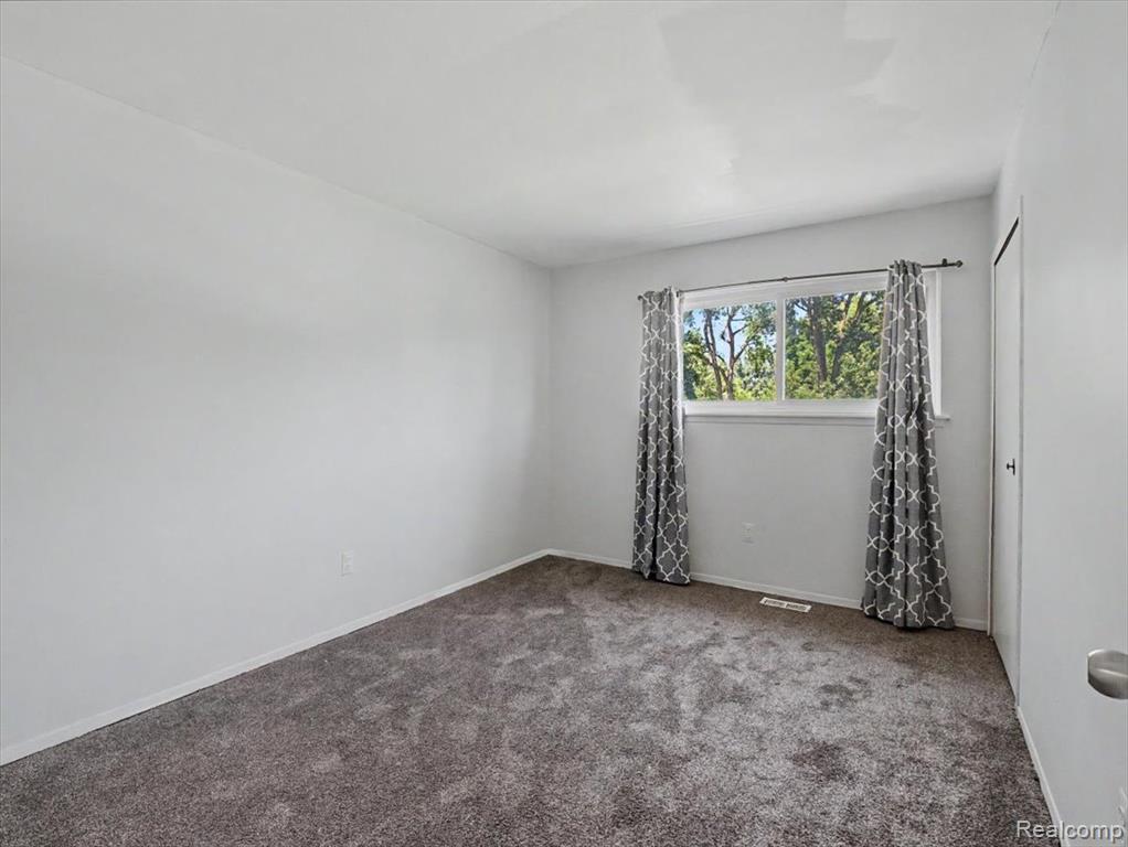 41957 Utica Road, Sterling Heights, MI 48313 — Photo 33