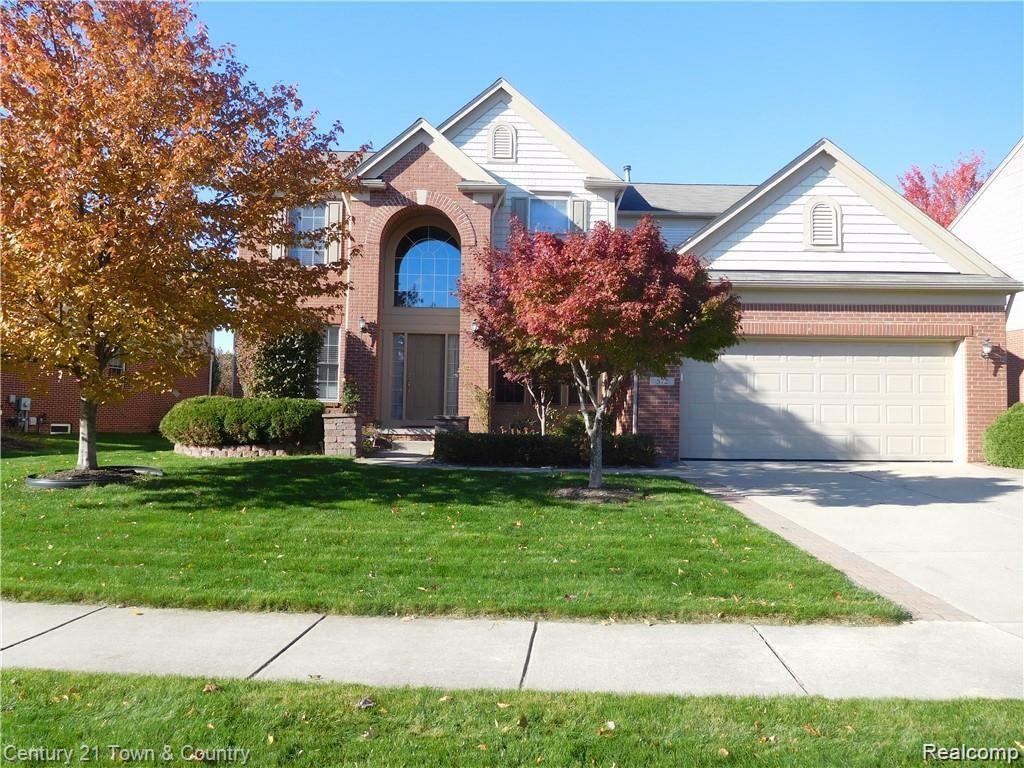 572 Bedlington Drive, Rochester Hills, MI 48307