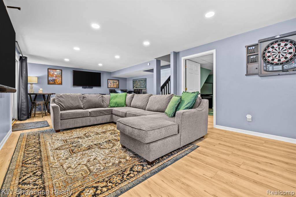 4687 Fairway Court, Waterford, MI 48328 — Photo 34